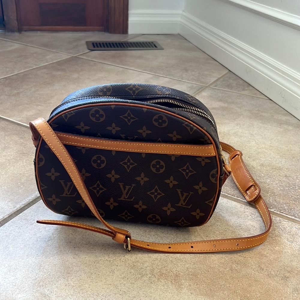 Louis Vuitton Crossbody bag